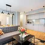 Apartment 2br Gem With Breathtaking Views & Balcony Bliss