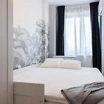 Apartment 2br Gem With Breathtaking Views & Balcony Bliss