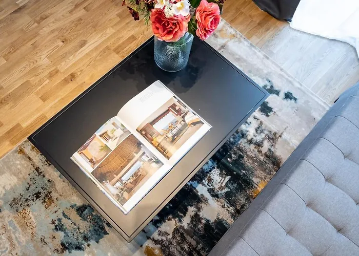 2br Gem With Breathtaking Views & Balcony Bliss *