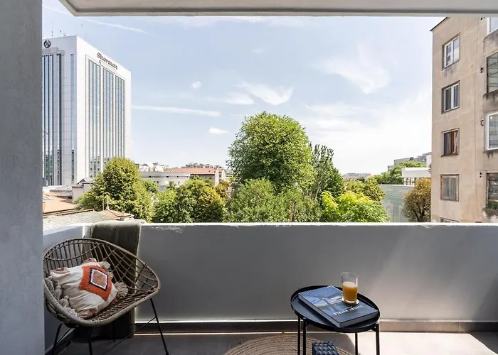 2br Gem With Breathtaking Views & Balcony Bliss Apartment