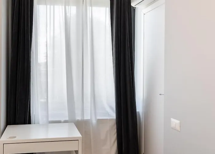 2br Gem With Breathtaking Views & Balcony Bliss Apartment