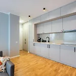 2br Gem With Breathtaking Views & Balcony Bliss Apartamento
