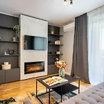 Apartamento 2br Gem With Breathtaking Views & Balcony Bliss *