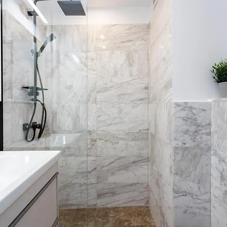 2br Gem With Breathtaking Views & Balcony Bliss