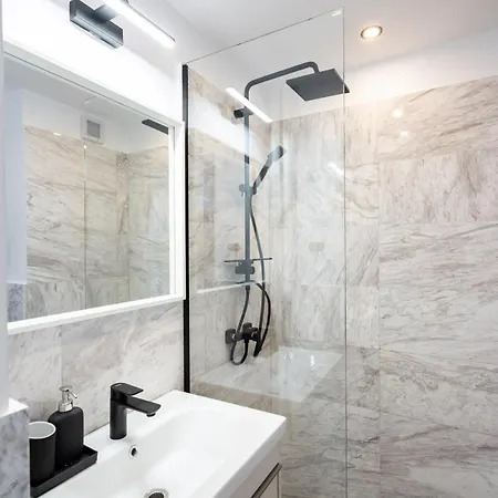 Apartman 2br Gem With Breathtaking Views & Balcony Bliss *
