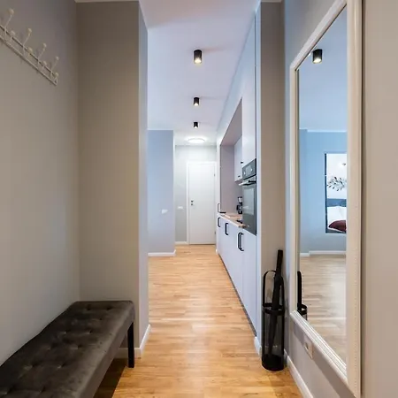 2br Gem With Breathtaking Views & Balcony Bliss *