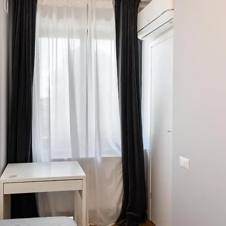 2br Gem With Breathtaking Views & Balcony Bliss Apartment