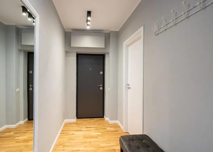 דירה 2br Gem With Breathtaking Views & Balcony Bliss *