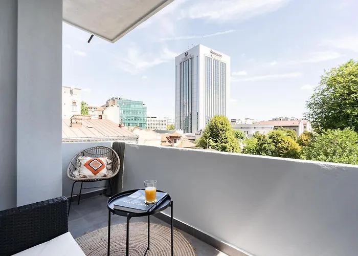 2br Gem With Breathtaking Views & Balcony Bliss 布加勒斯特