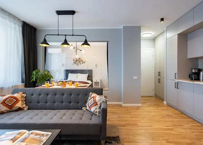 2br Gem With Breathtaking Views & Balcony Bliss 布加勒斯特