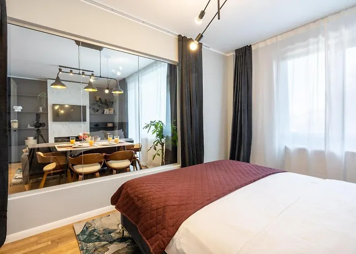 2br Gem With Breathtaking Views & Balcony Bliss 公寓 *