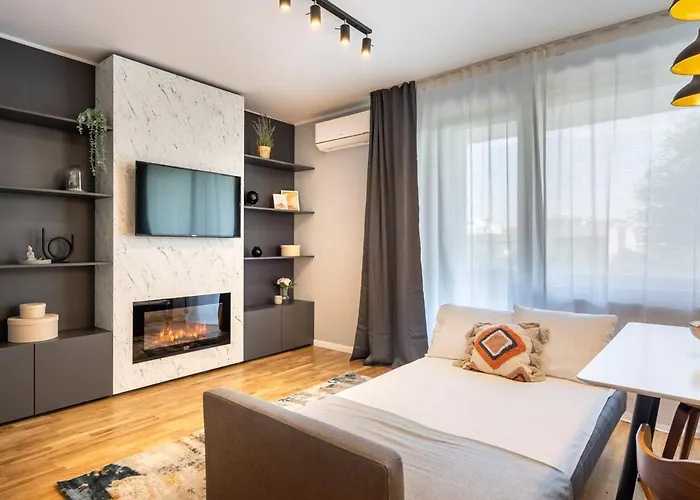 2br Gem With Breathtaking Views & Balcony Bliss Апартаменти Бухарест