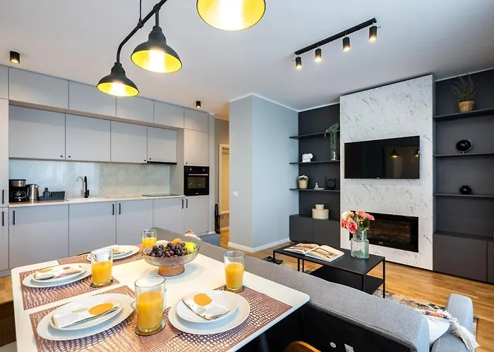 2br Gem With Breathtaking Views & Balcony Bliss Бухарест