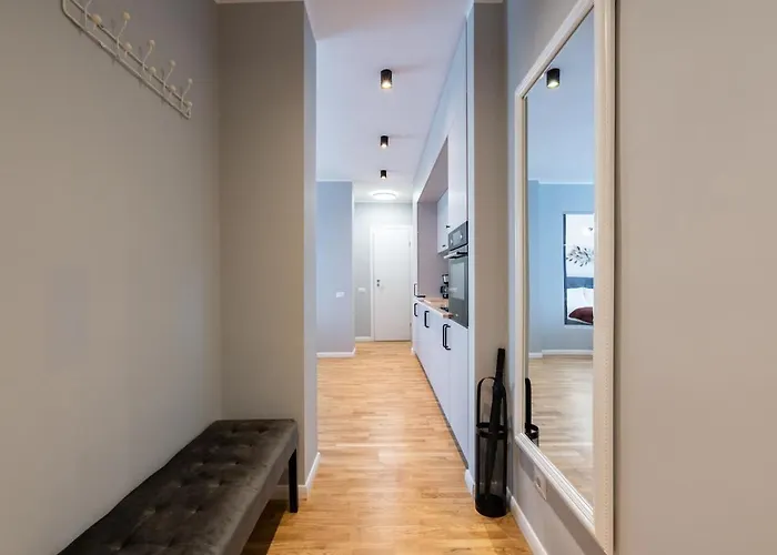 2br Gem With Breathtaking Views & Balcony Bliss *