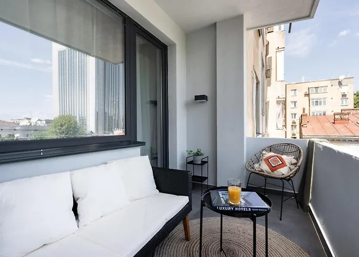 Апартаменти 2br Gem With Breathtaking Views & Balcony Bliss Бухарест