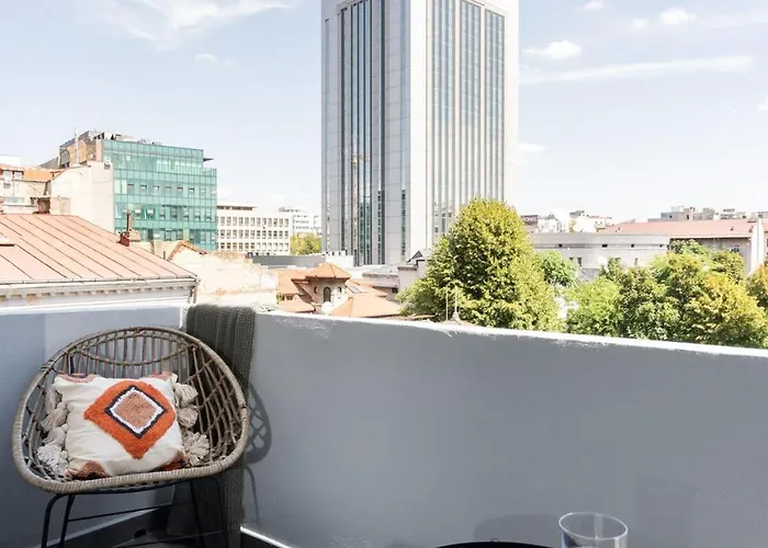 2br Gem With Breathtaking Views & Balcony Bliss Апартаменти Бухарест