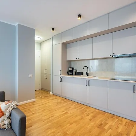 2br Gem With Breathtaking Views & Balcony Bliss 公寓