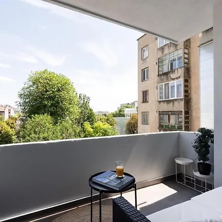 2br Gem With Breathtaking Views & Balcony Bliss 公寓