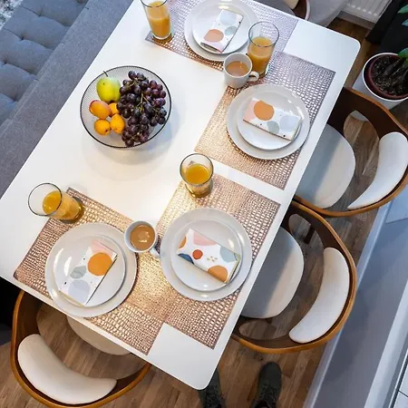 2br Gem With Breathtaking Views & Balcony Bliss Apartment *