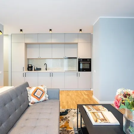 Daire 2br Gem With Breathtaking Views & Balcony Bliss